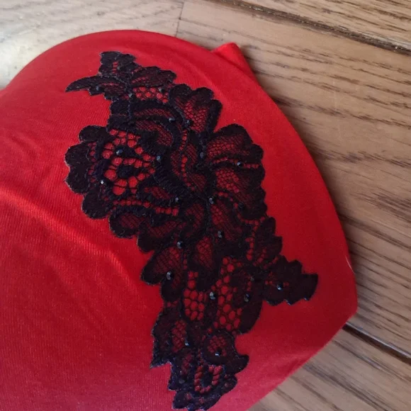 Elegant Red Lace Women's Victorias Secret Incredible Lined Demi New With Tags - Picture 7 of 7